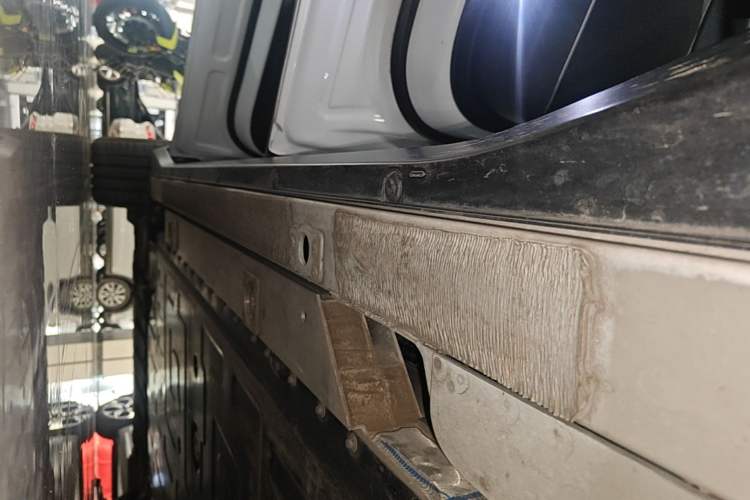 Used Nio ES6 2023 75 kWh Left Side Sill