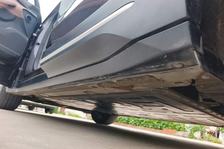 Used Nio ES6 2023 75 kWh Left Side Sill