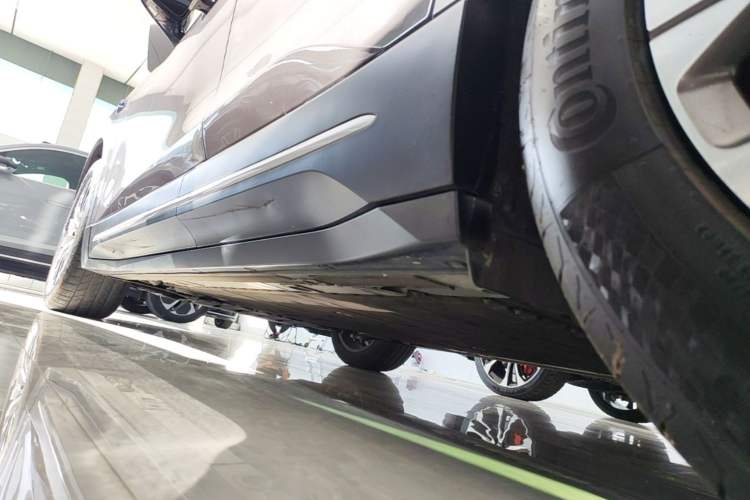 Used Nio ES6 2023 75 kWh Left Side Sill