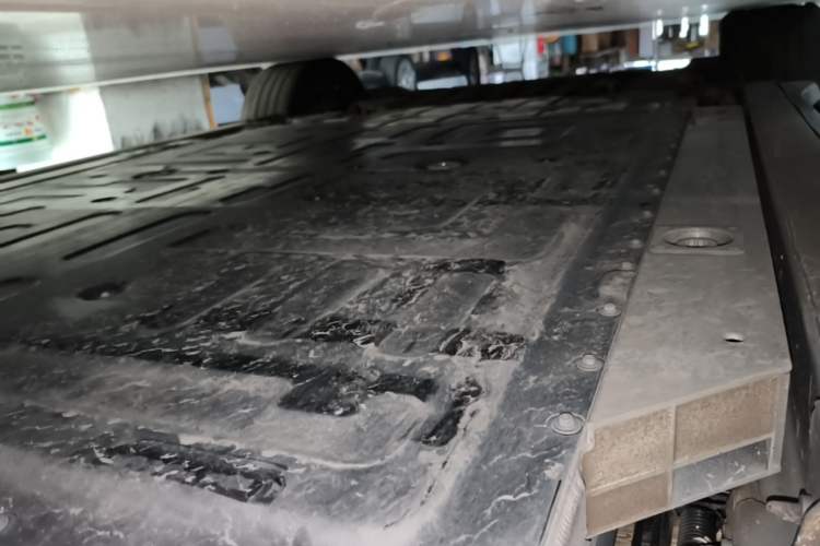 Used Nio ES6 2023 75 kWh Left Side Sill