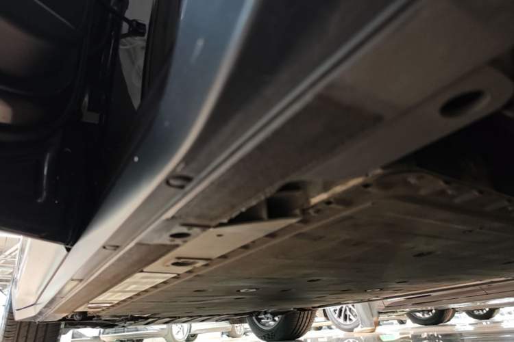 Used Nio ES6 2023 75 kWh Left Side Sill