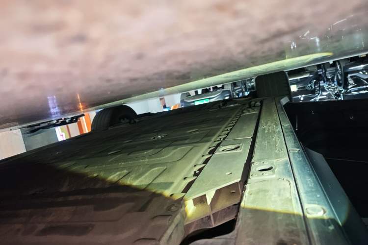 Used Nio ES6 2023 75 kWh Left Side Sill