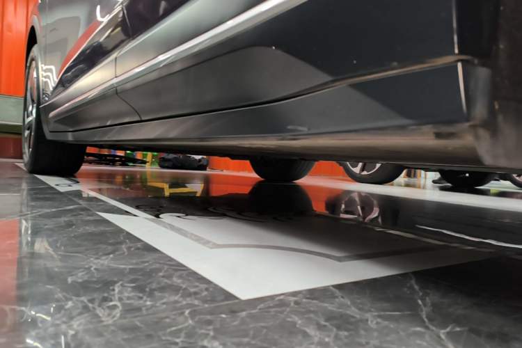 Used Nio ES6 2023 75 kWh Left Side Sill