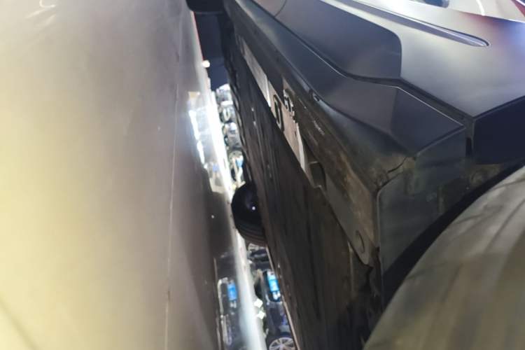 Used Nio ES6 2023 75 kWh Left Side Sill