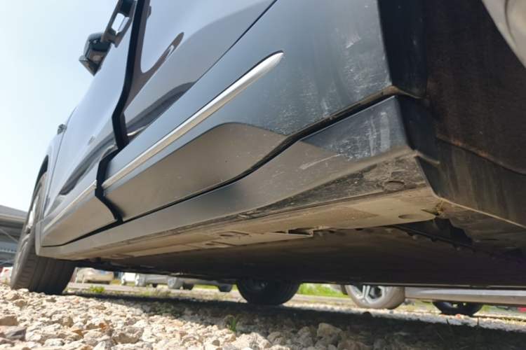 Used Nio ES6 2023 75 kWh Left Side Sill