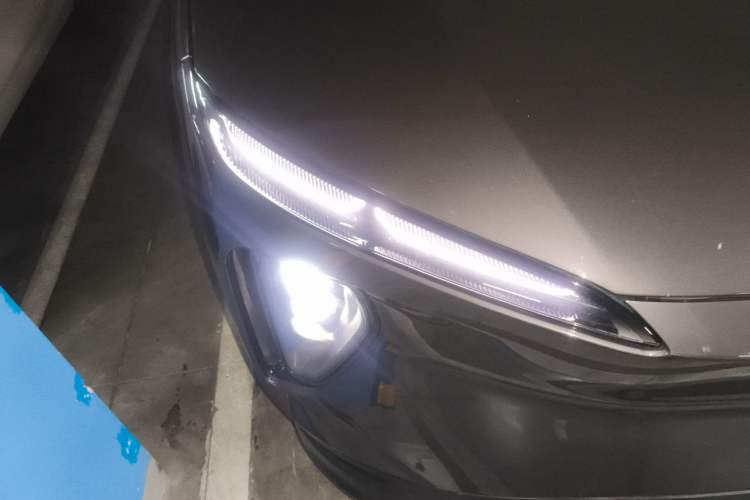 Used Nio ES6 2023 75 kWh Right Front Headlight