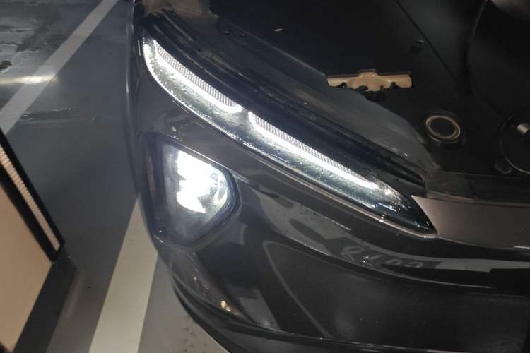 Used Nio ES6 2023 75 kWh Right Front Headlight