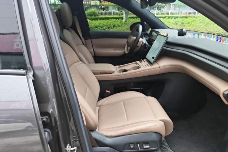 Used Nio ES6 2023 75 kWh Right Front Seat