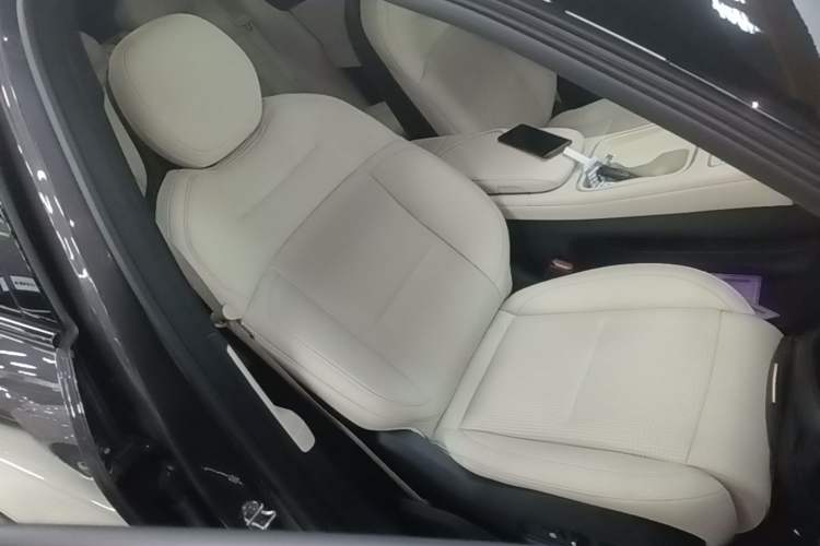 Used Nio ES6 2023 75 kWh Right Front Seat