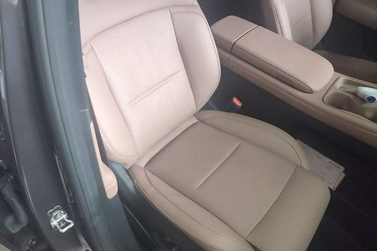Used Nio ES6 2023 75 kWh Right Front Seat