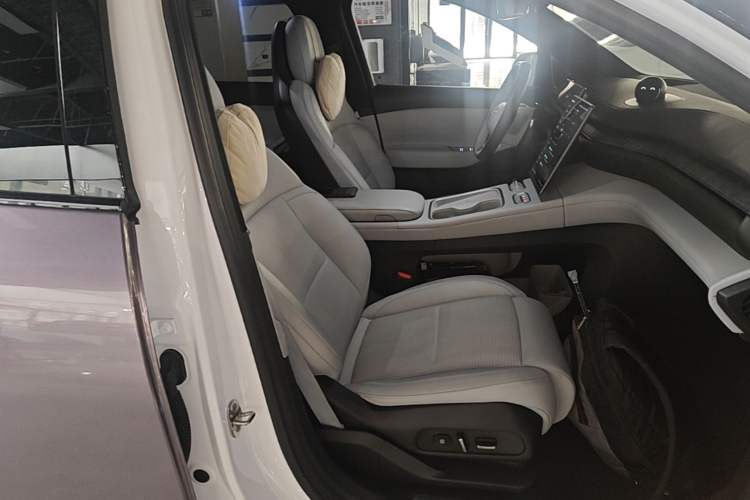 Used Nio ES6 2023 75 kWh Right Front Seat