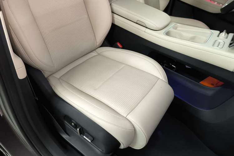 Used Nio ES6 2023 75 kWh Right Front Seat