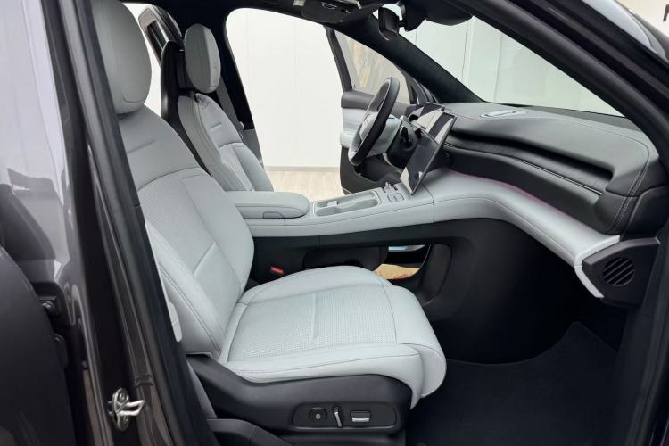 Used Nio ES6 2023 75 kWh Right Front Seat