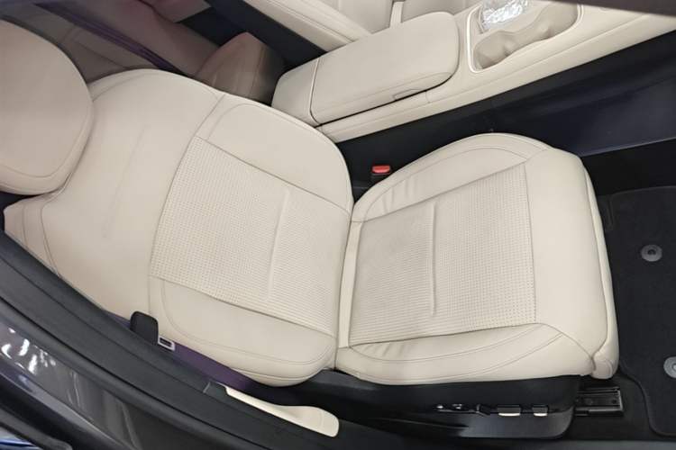Used Nio ES6 2023 75 kWh Right Front Seat