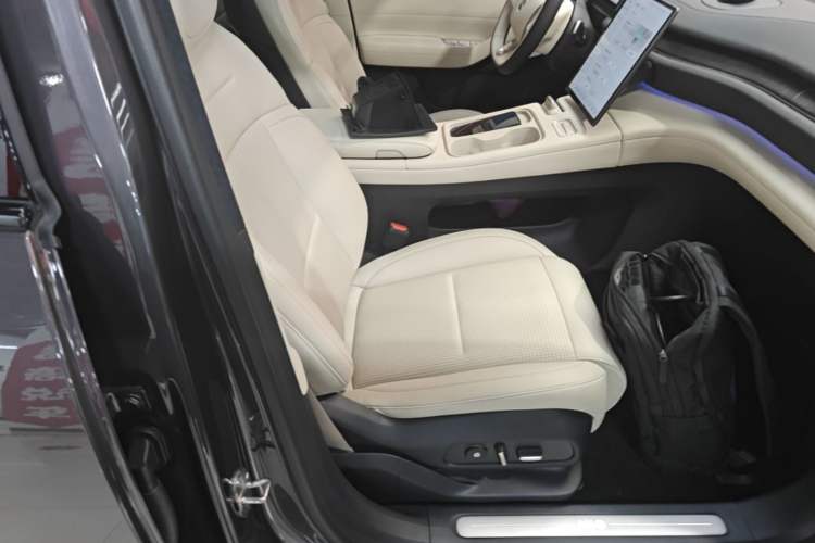 Used Nio ES6 2023 75 kWh Right Front Seat