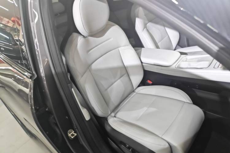 Used Nio ES6 2023 75 kWh Right Front Seat