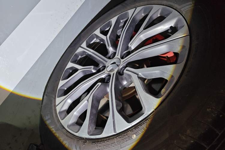 Used Nio ES6 2023 75 kWh Right Front Wheel Hub