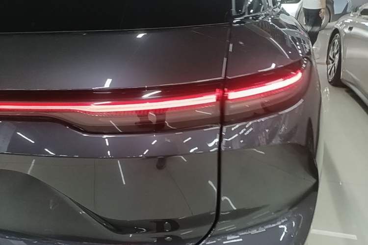 Used Nio ES6 2023 75 kWh Right Rear Taillight