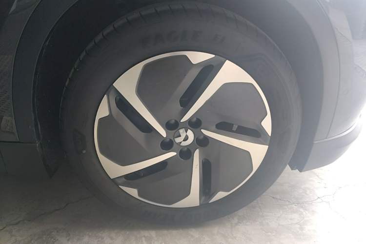 Used Nio ES6 2023 75 kWh Right Rear Wheel Hub