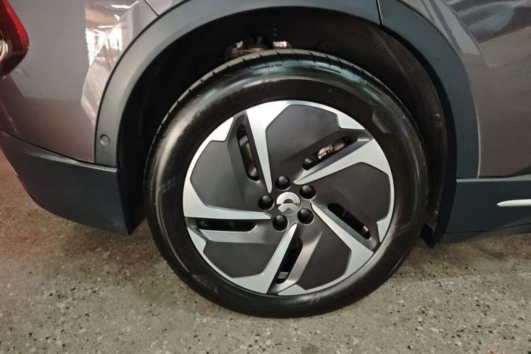 Used Nio ES6 2023 75 kWh Right Rear Wheel Hub