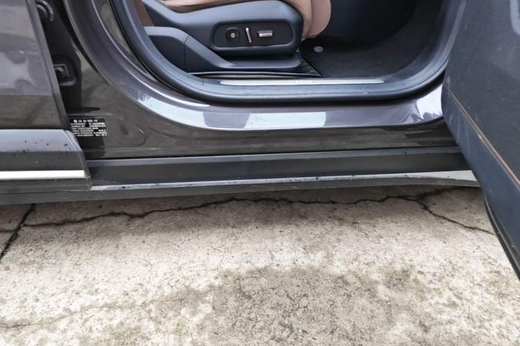 Used Nio ES6 2023 75 kWh Right Side Sill