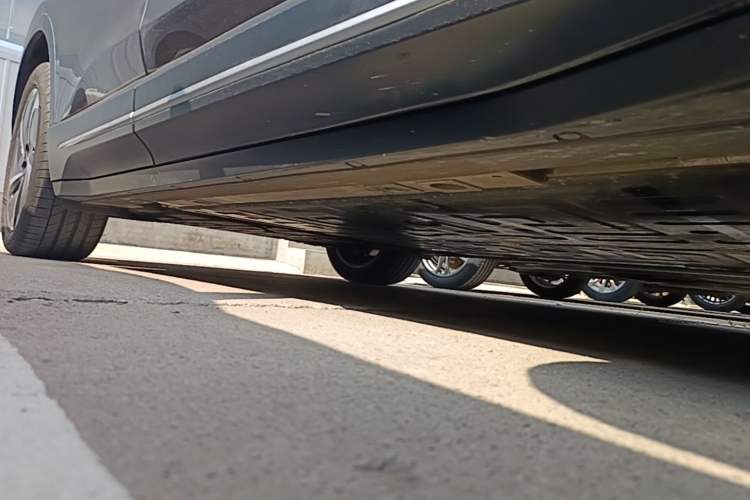Used Nio ES6 2023 75 kWh Right Side Sill