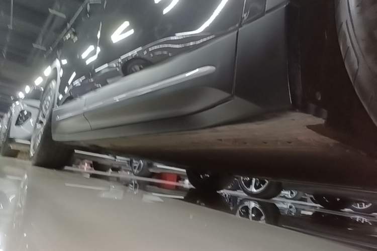 Used Nio ES6 2023 75 kWh Right Side Sill