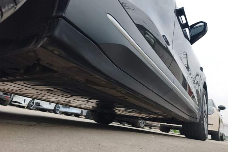 Used Nio ES6 2023 75 kWh Right Side Sill