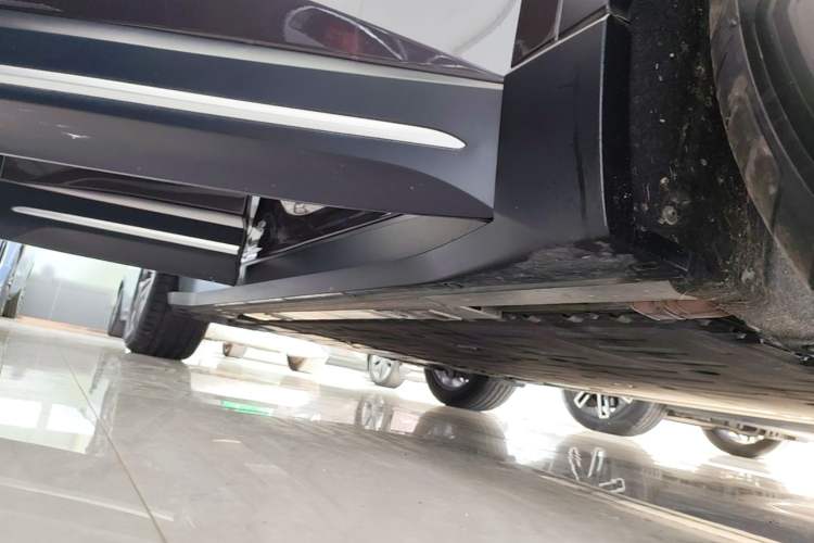 Used Nio ES6 2023 75 kWh Right Side Sill