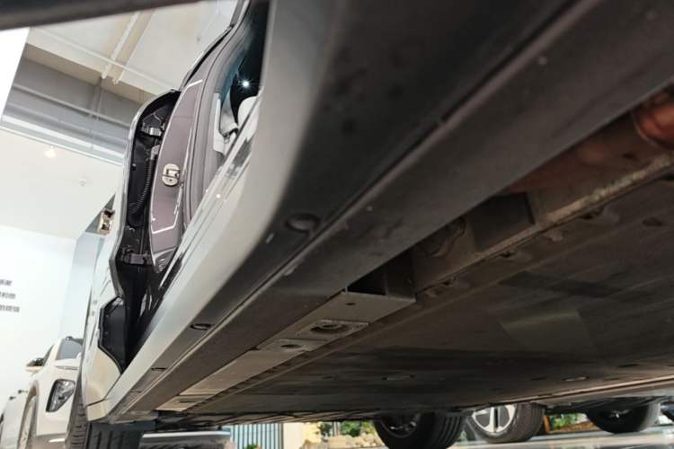 Used Nio ES6 2023 75 kWh Right Side Sill