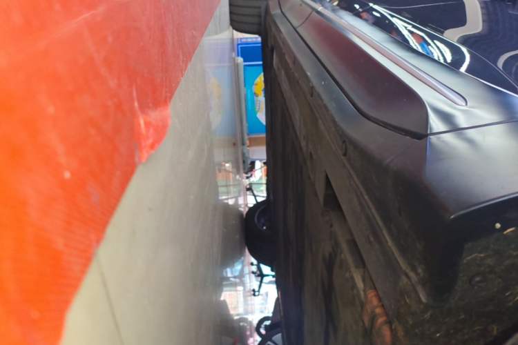 Used Nio ES6 2023 75 kWh Right Side Sill