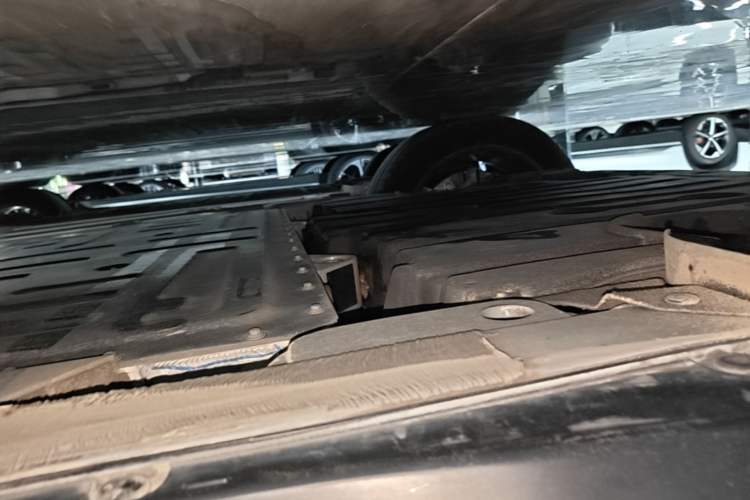 Used Nio ES6 2023 75 kWh Right Side Sill