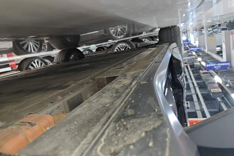 Used Nio ES6 2023 75 kWh Right Side Sill