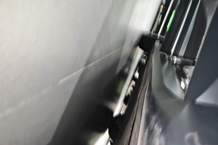 Used Nio ES6 2023 75 kWh Right Side Sill