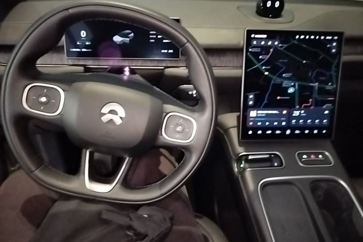 Used Nio ES6 2023 75 kWh Center Console