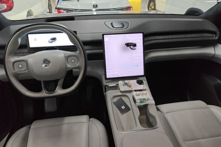 Used Nio ES6 2023 75 kWh Center Console