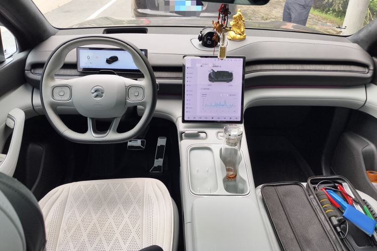 Used Nio ES6 2023 75 kWh Center Console