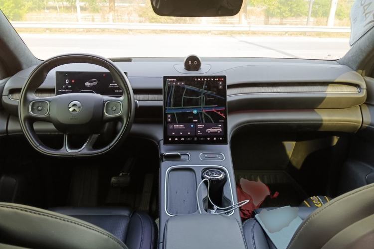 Used Nio ES6 2023 75 kWh Center Console