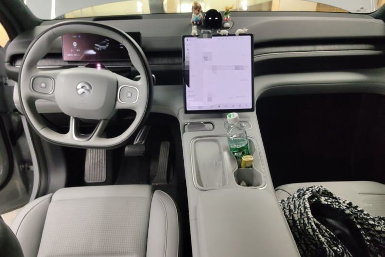 Used Nio ES6 2023 75 kWh Center Console