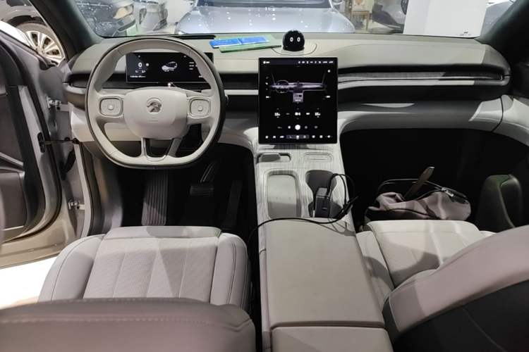 Used Nio ES6 2023 75 kWh Center Console