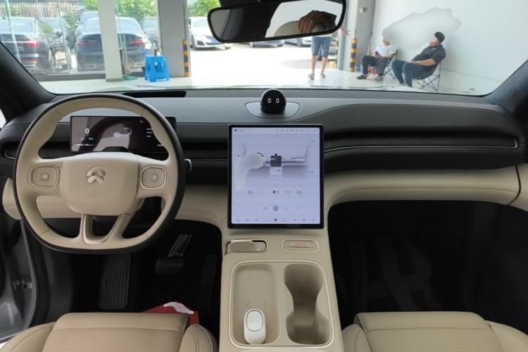 Used Nio ES6 2023 75 kWh Center Console