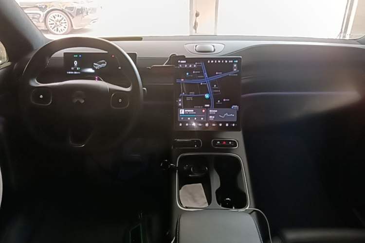 Used Nio ES6 2023 75 kWh Center Console