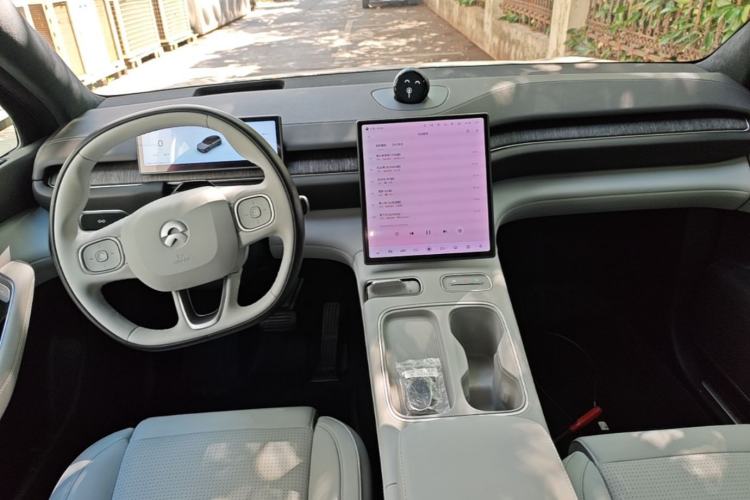 Used Nio ES6 2023 75 kWh Center Console