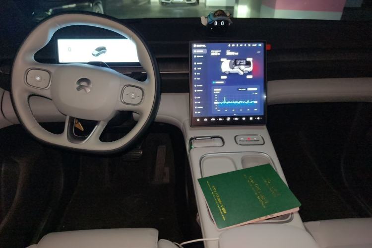 Used Nio ES6 2023 75 kWh Center Console