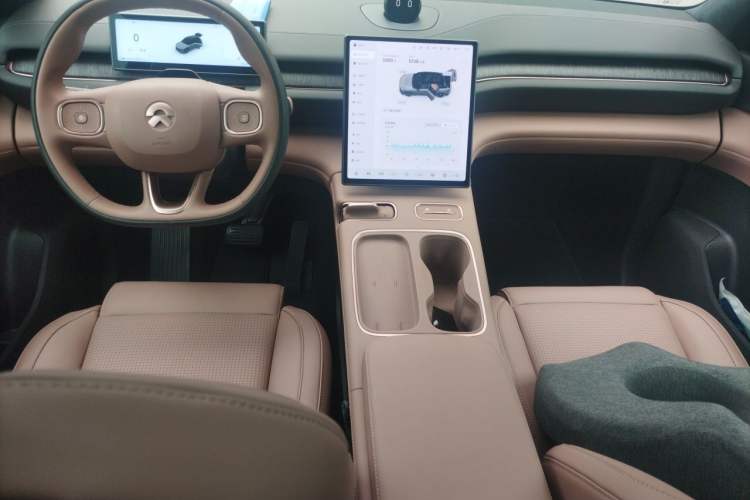 Used Nio ES6 2023 75 kWh Center Console
