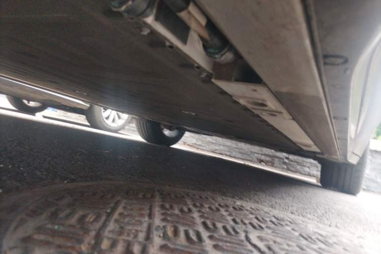 Used Nio ES6 2023 75 kWh Chassis Front Left