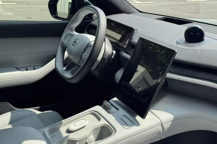 Used Nio ES6 2023 75 kWh Interior 11