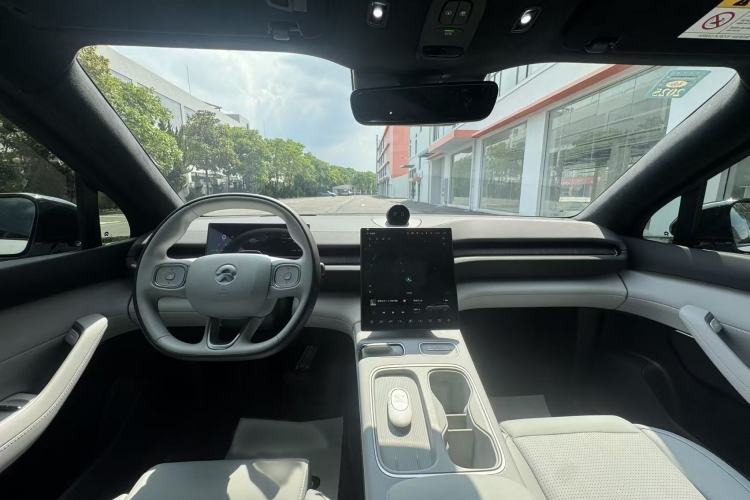 Used Nio ES6 2023 75 kWh Interior 9