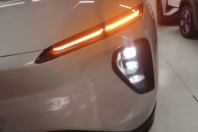 Used Nio ES6 2023 75 kWh Left Front Headlight