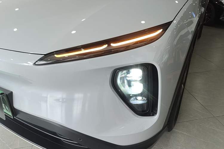 Used Nio ES6 2023 75 kWh Left Front Headlight